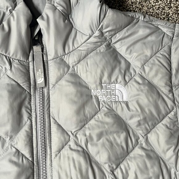 Girls Silver Hooded Thermoball The North Face jacket (Size L 14/16) - Picture 4 of 5